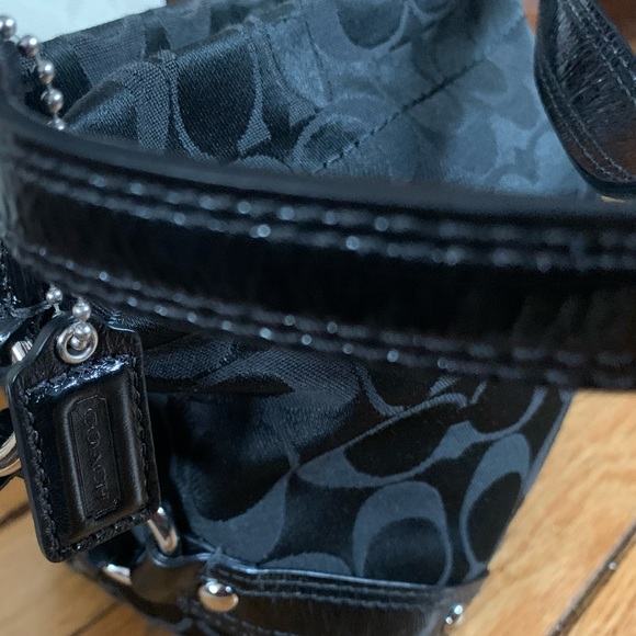 Coach Mini C logo baguette 💯 Authentic ✅